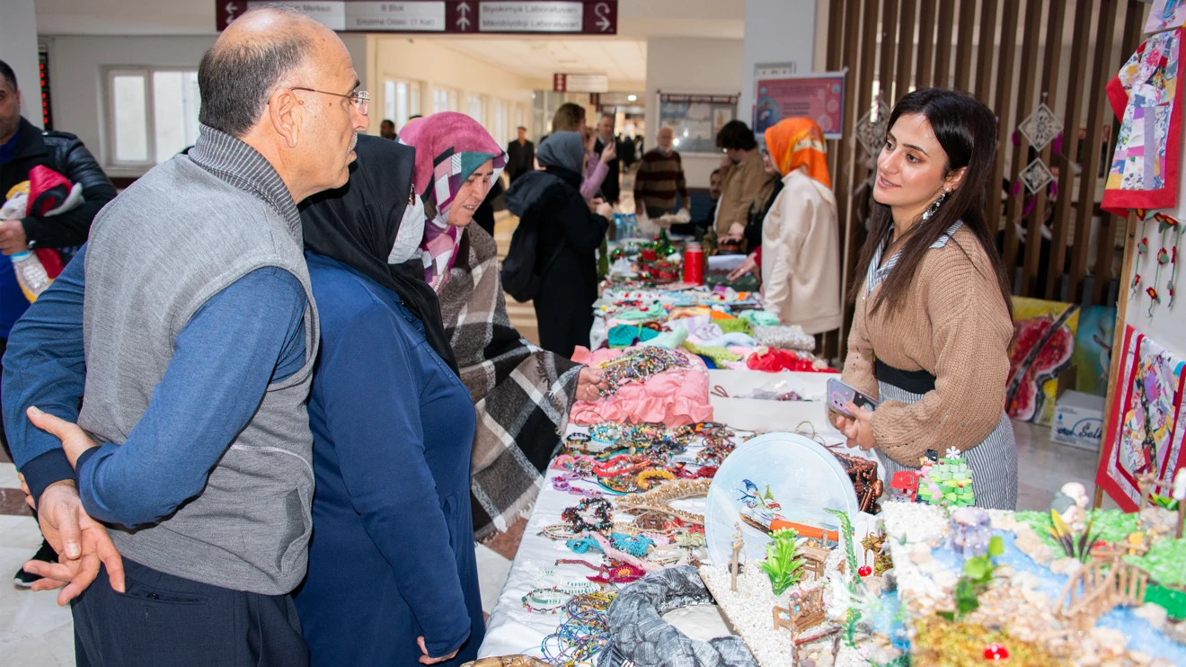 Selçuk Üniversitesi Tıp Fakültesinde sergi açıldı